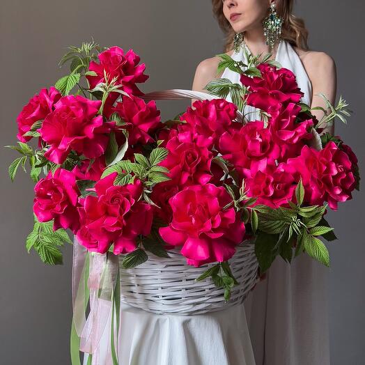 Корзина с ароматными розовыми розами, размер ХL