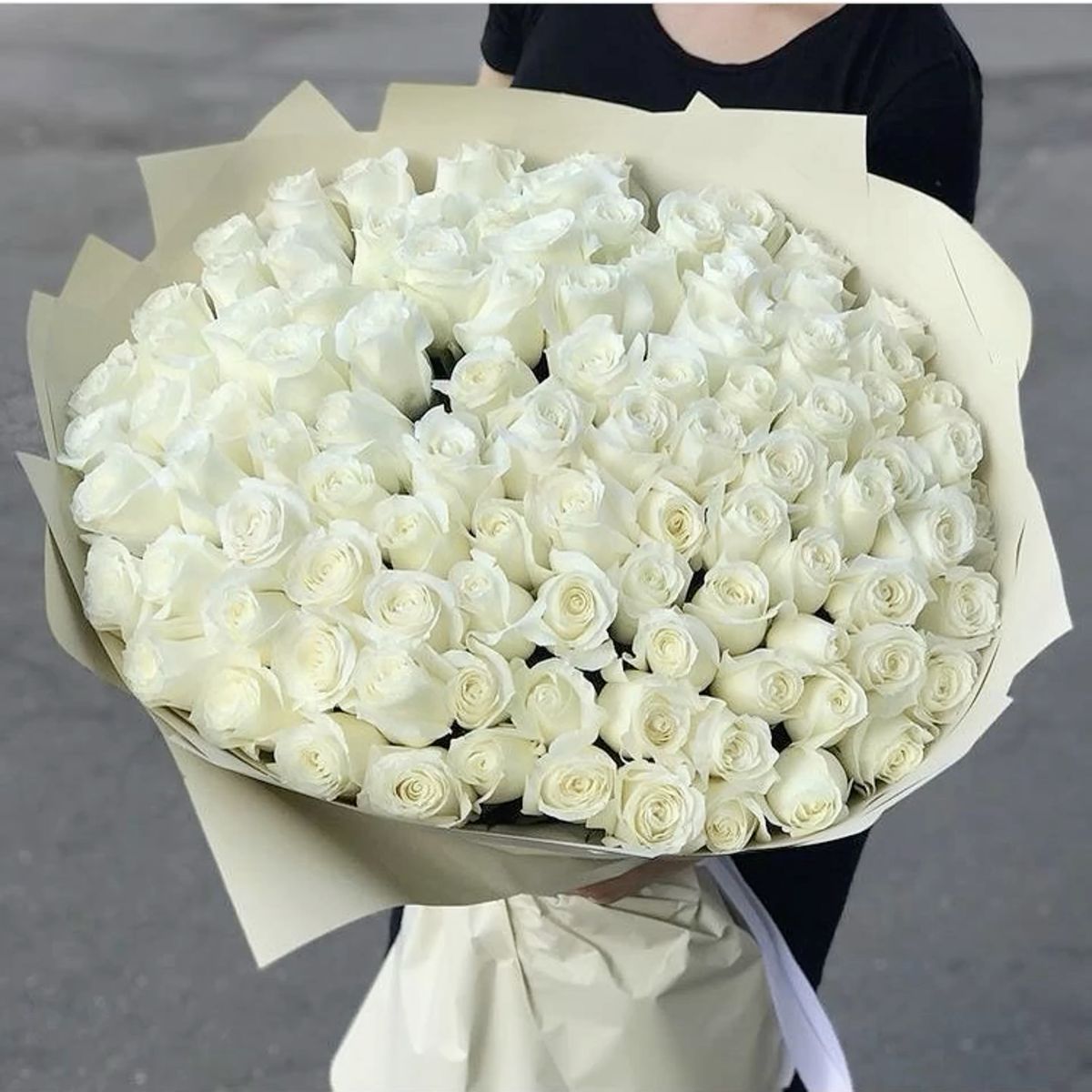 5 white roses