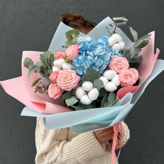 Summer sky - a bouquet of delicate roses and hydrangeas