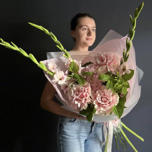 Pink bouquet with gladioli