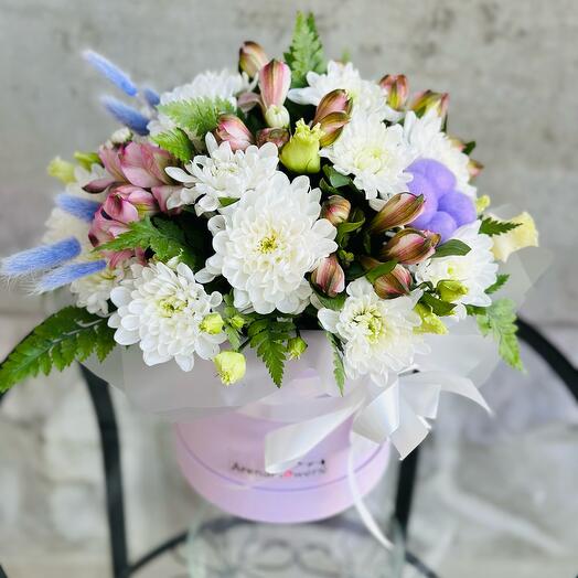 Composition with alstromerias and chrysanthemum "Lagurus"