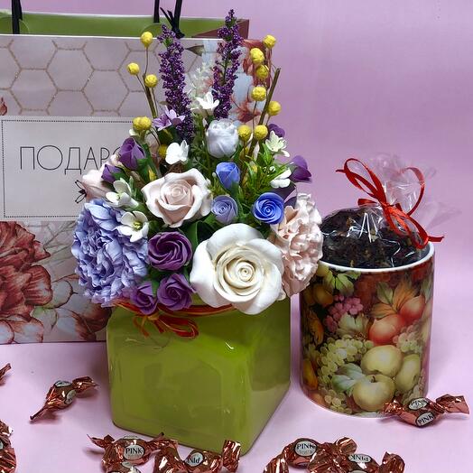 Подарочный набор с композицией «Нежность» для мамы в день матери