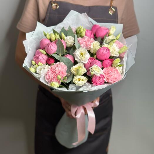 Bouquet of pionoid roses and eastoma