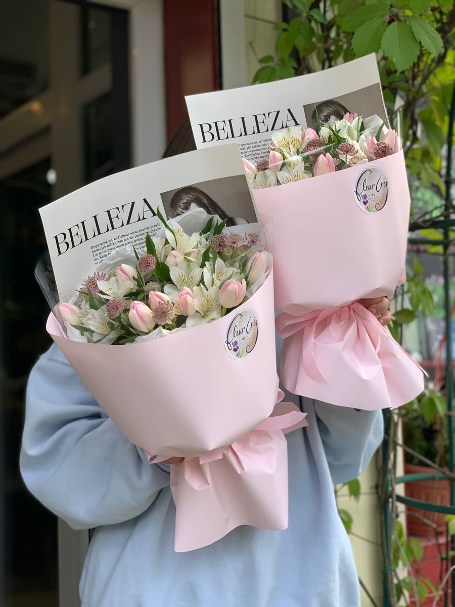 Праздничная композиция из цветов 🎉