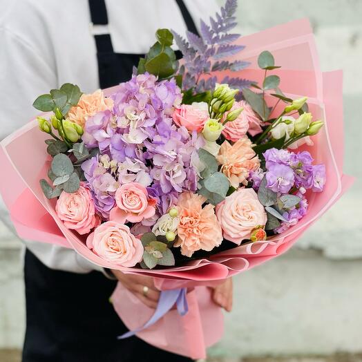 Сборный букет. Пионовидные розы