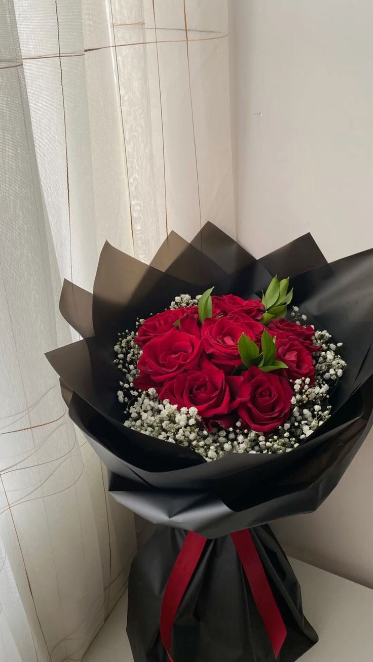 25 красных роз