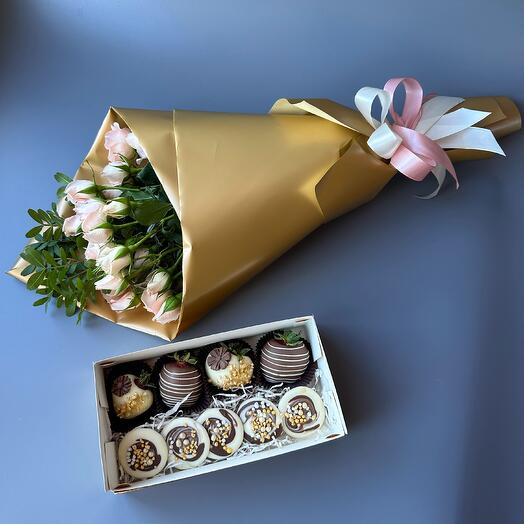 Набор клубники в шоколаде и букет из кустовой розы