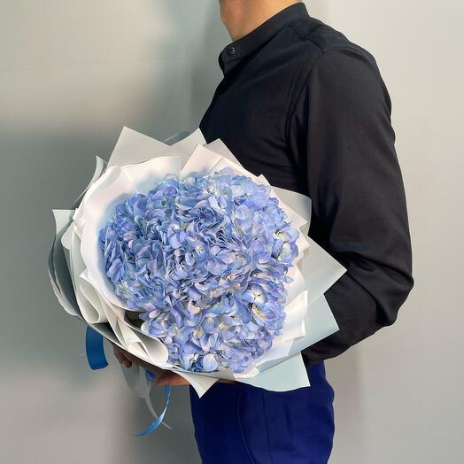 Букет из голубых гортензий
