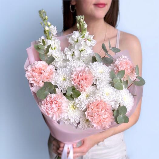 Хризантема, маттиола, диантус и эвкалипт