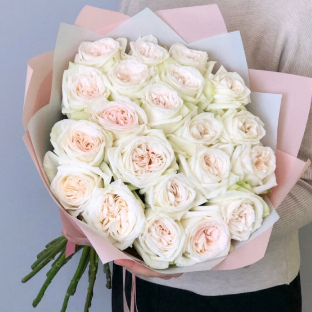 21 пионовидных роз