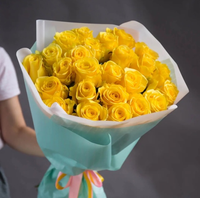 25 желтых роз