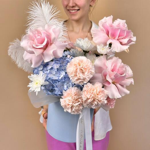 "Shine" pink French roses and hydrangea