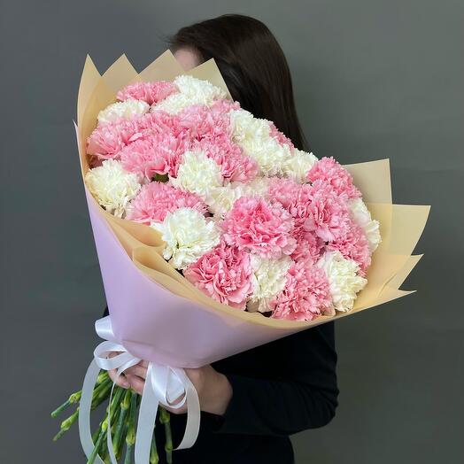 Букет из розовых и белых Диантусов 31шт