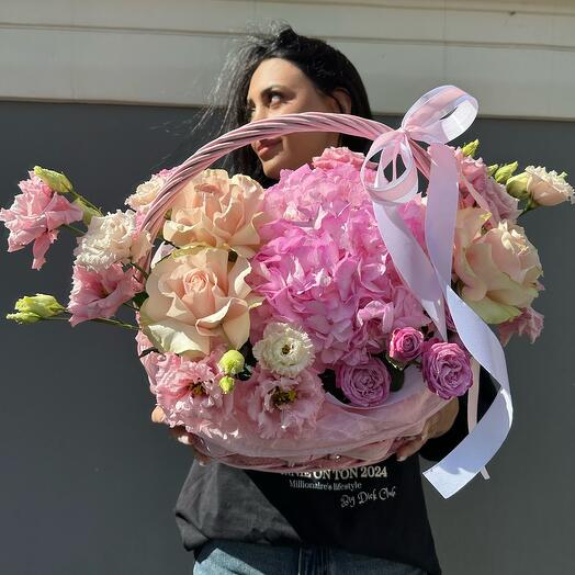 Basket with French Rosa