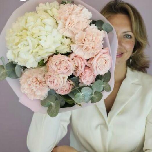 Bouquet: "powder pionic tenderness"