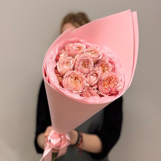 Juliet bush roses in a stylish kulechka