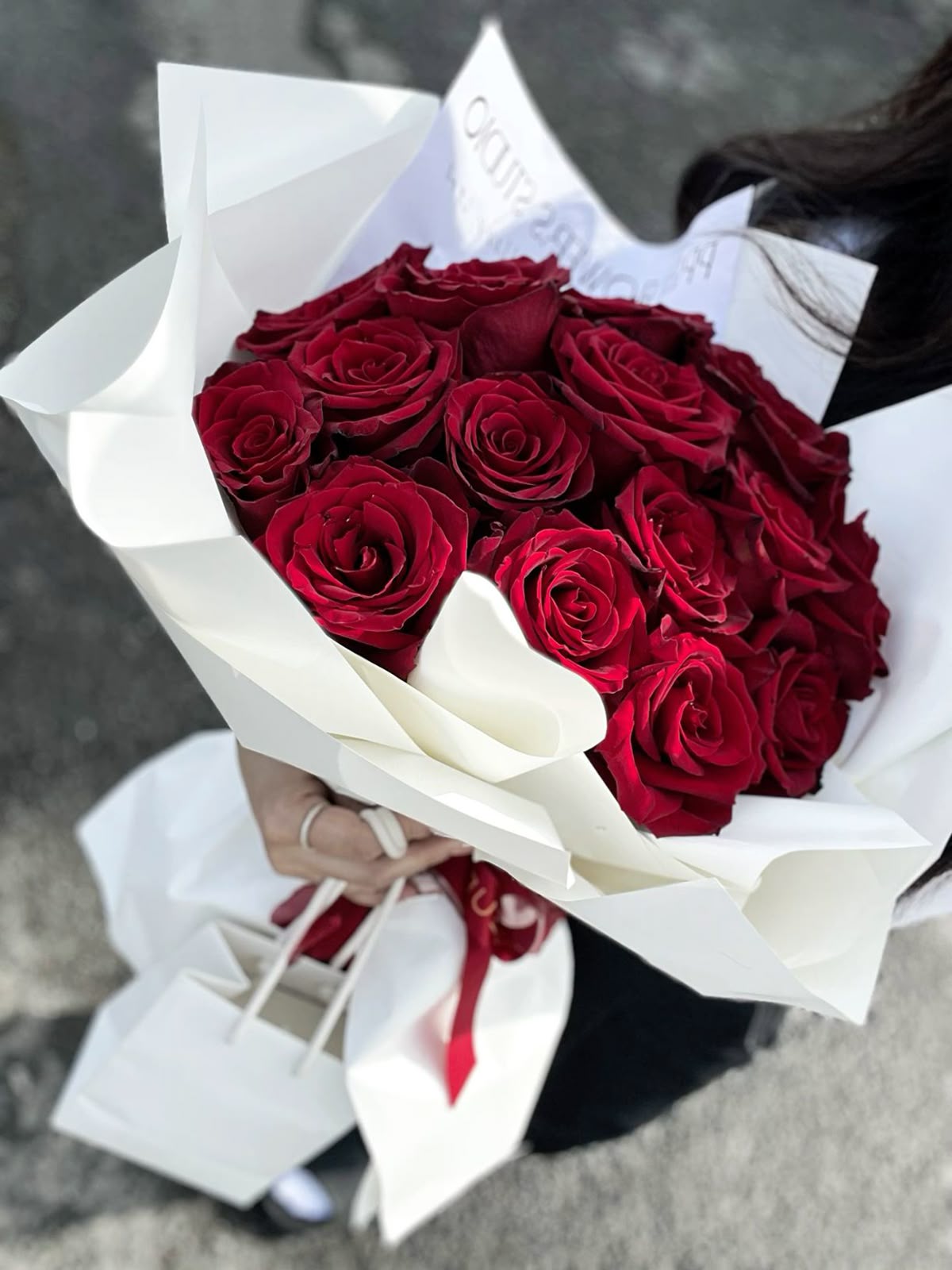 25 красных роз элегантных 🌷