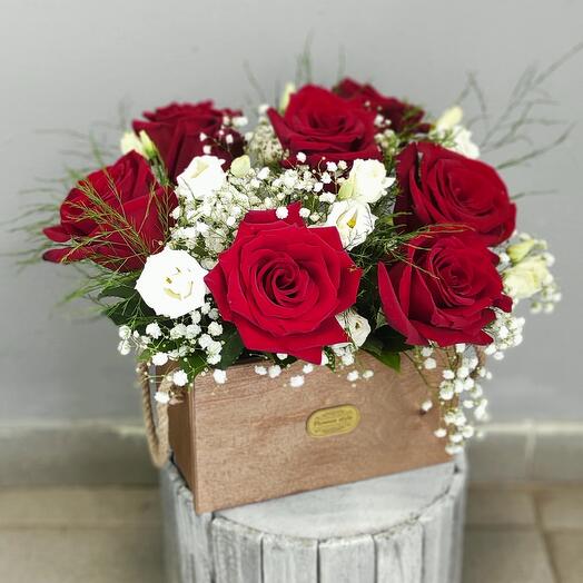 Rose with gypsophila in the box