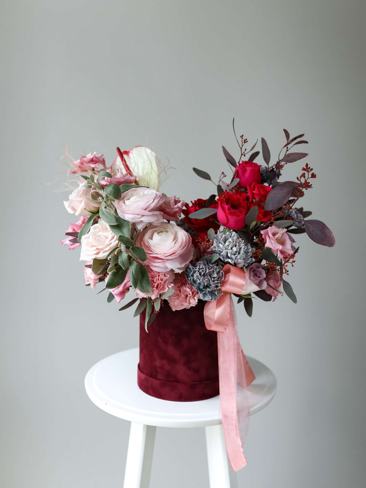 Яркий букет в коробке 🌷