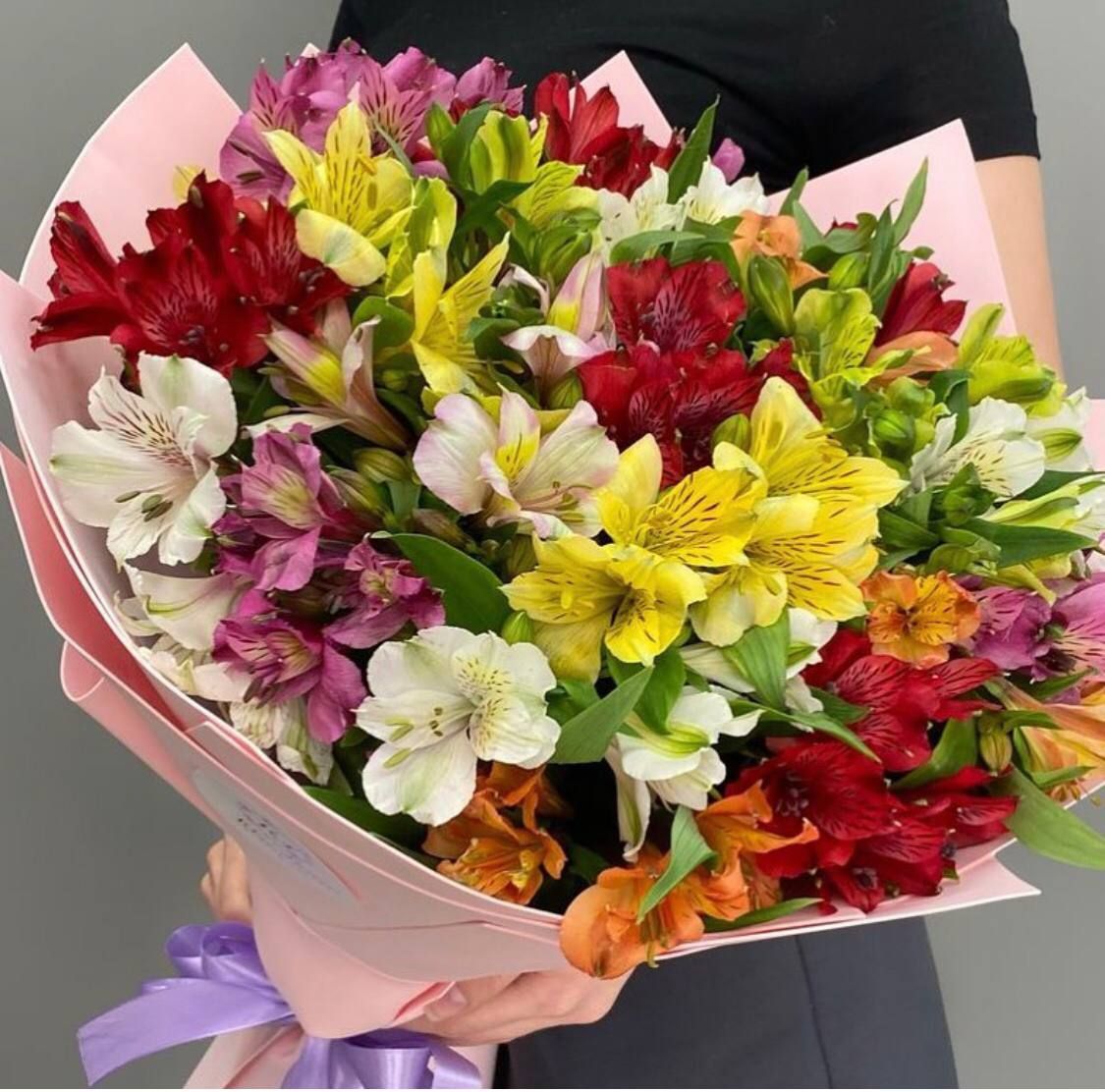 25 альстромерии