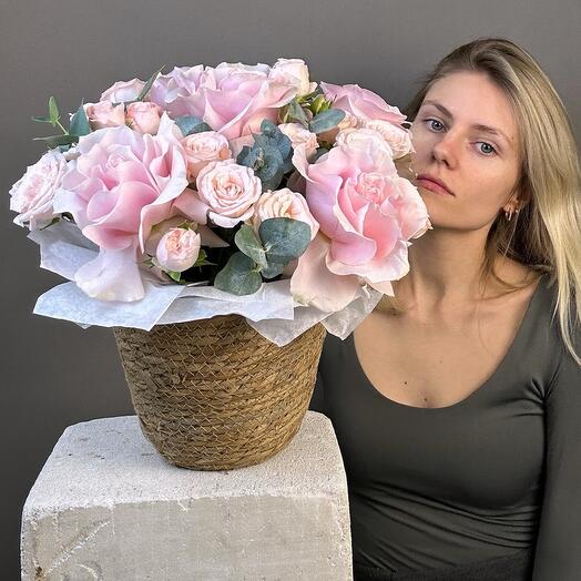 Корзина с цветами нежность