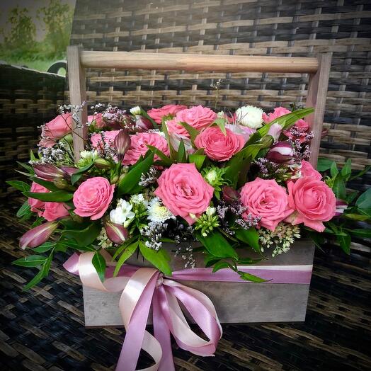 Box with roses "Raspberry Kiss"