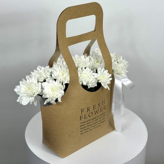 Сумочка с белой хризантемой