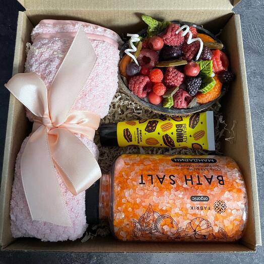 Подарочный набор для девушек с солью для ванны и свечой в кокосе ручной работы