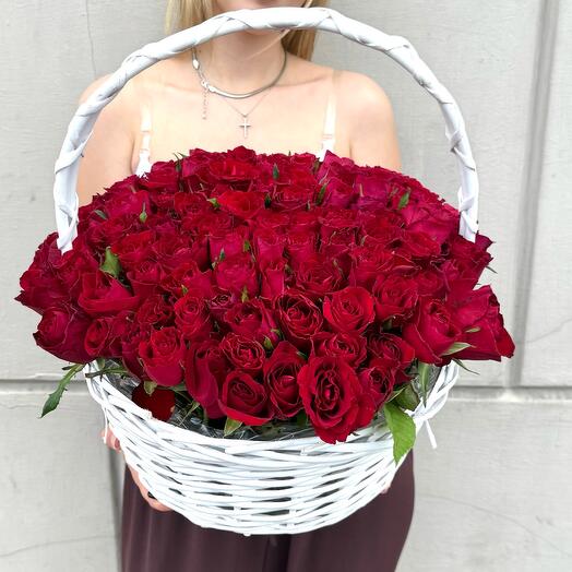 Корзина с кенийской розой 101шт