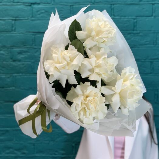 Bouquet of white French roses