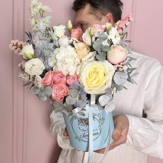 Цветы в шляпной коробке « Сливочный пломбир»