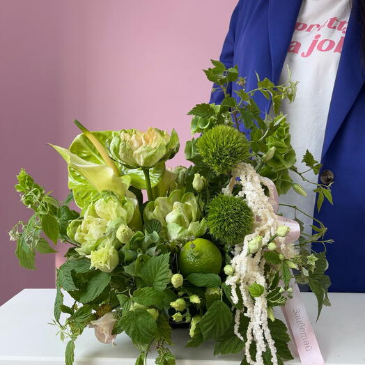 Composition on the Green Lime table