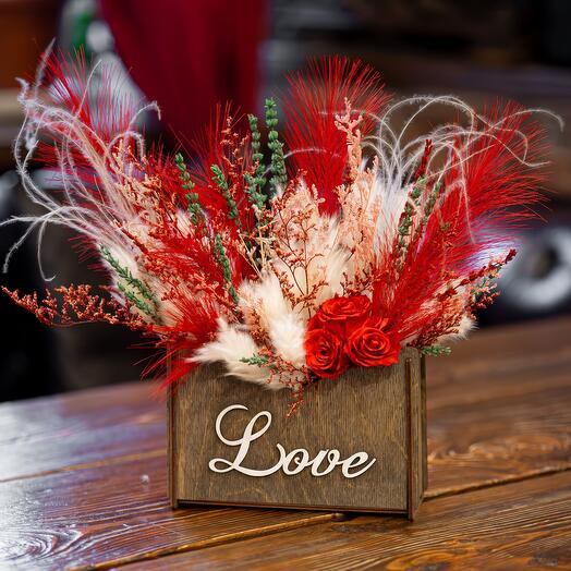 Декор из сухоцветов «Love is..»