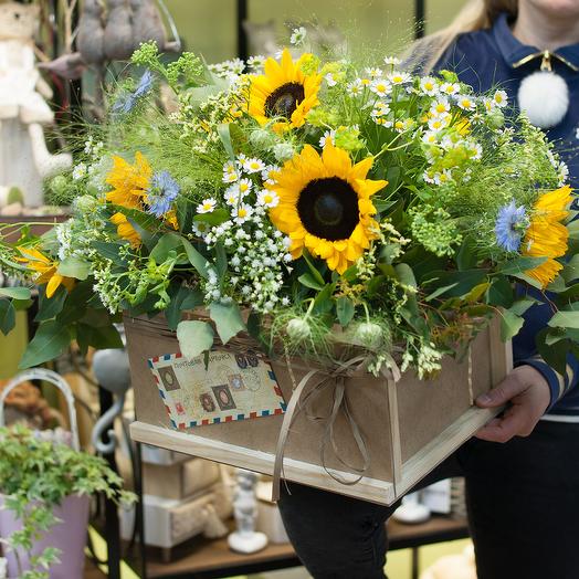 Композиция из подсолнухов "Солнечная посылка"