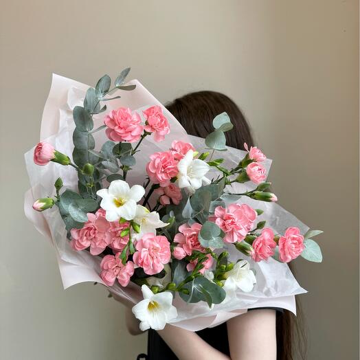 Фрезии и диантусы