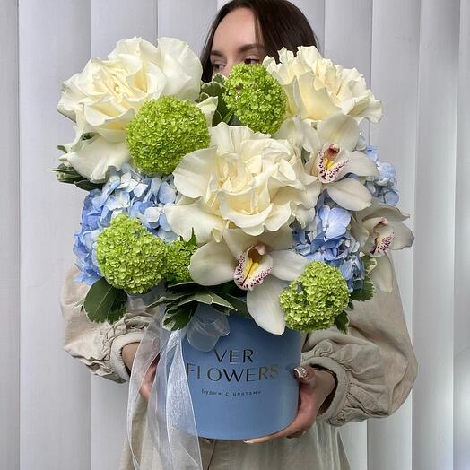 Composition with French roses, hydrangea, viburne and orchids