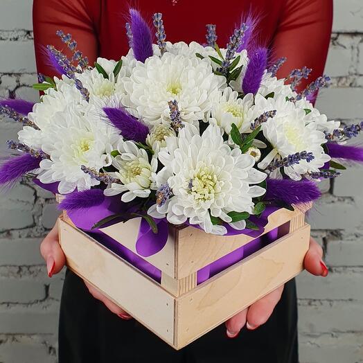 The composition of the white chrysanthemum with lavender in the box
