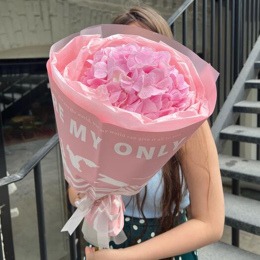 Monobuette made of pink hydrangea