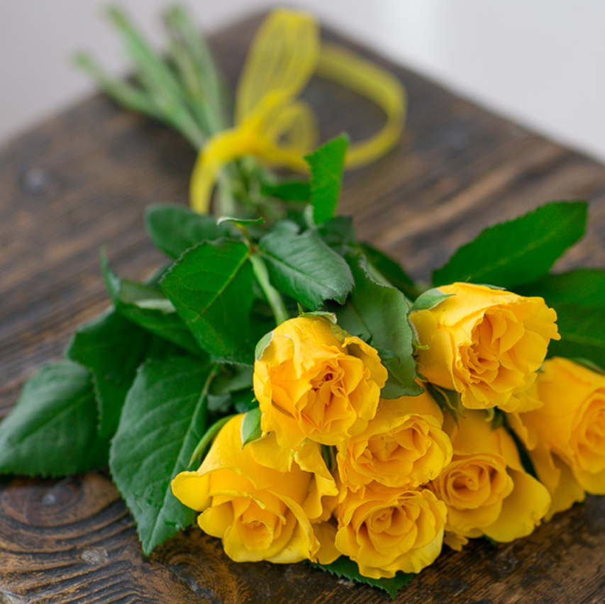 7 желтых роз