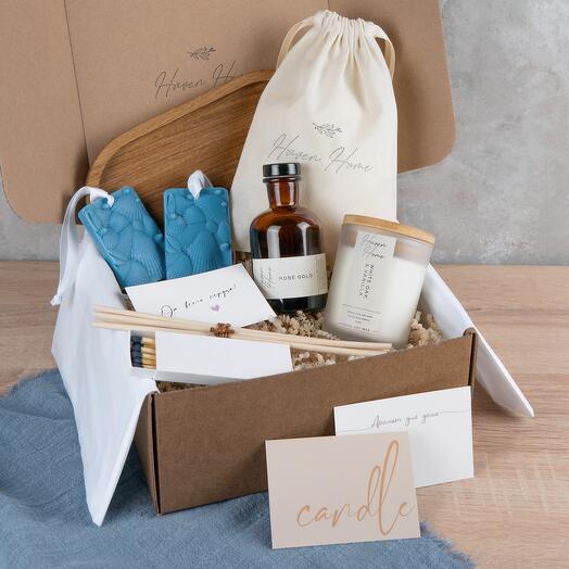 Aromatic gift set for the family day: candle, diffuser and aromasash