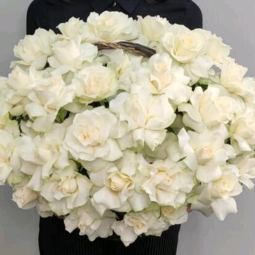 Корзина с цветами французская роза 51