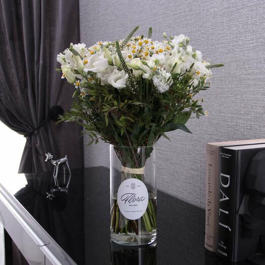 Букет "Butterfly Haven" в вазе