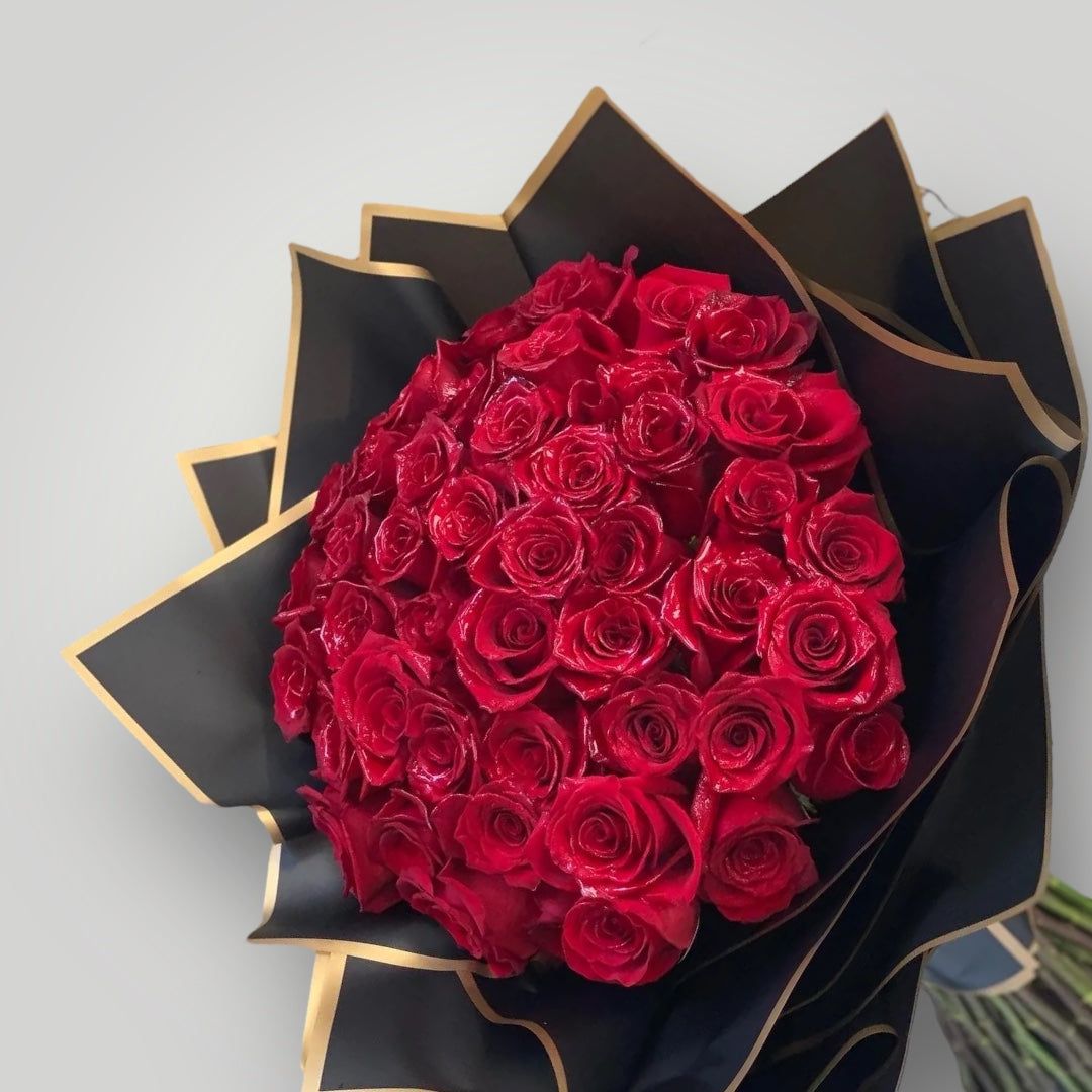 25 Red Roses Gorgeous ✨