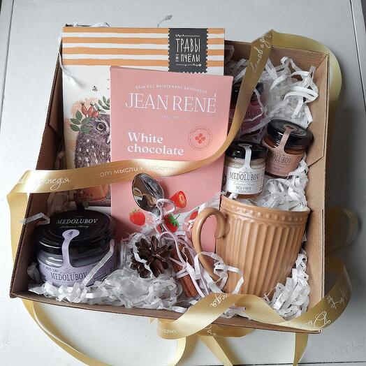 Set for lovers of tea drinking ☕️ Medfle honey, cup, chocolate, spoon and tea