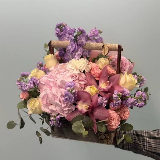 The composition "Neskuchny Garden"