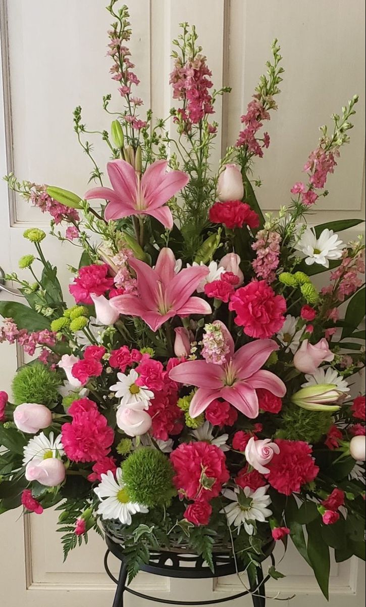 Elegant flower basket 💮