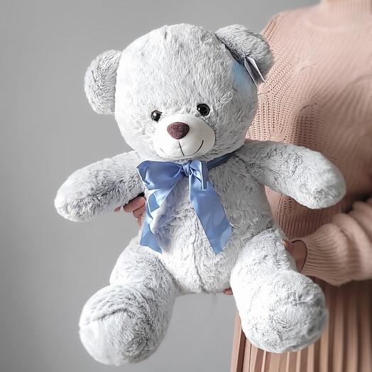 Большой мишка с голубым бантом
