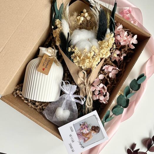 Подарочный набор с букетом сухоцветов, вазой и аромасаше
