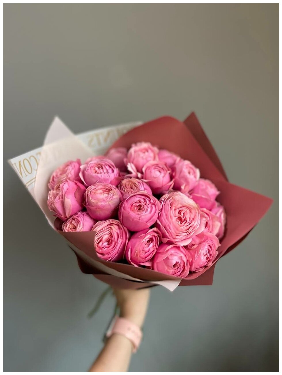 7 пионовидных роз