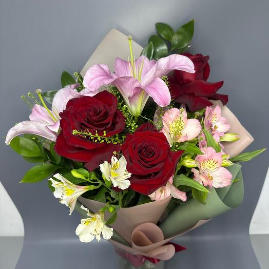Букет из роз и лилии «Восторг»